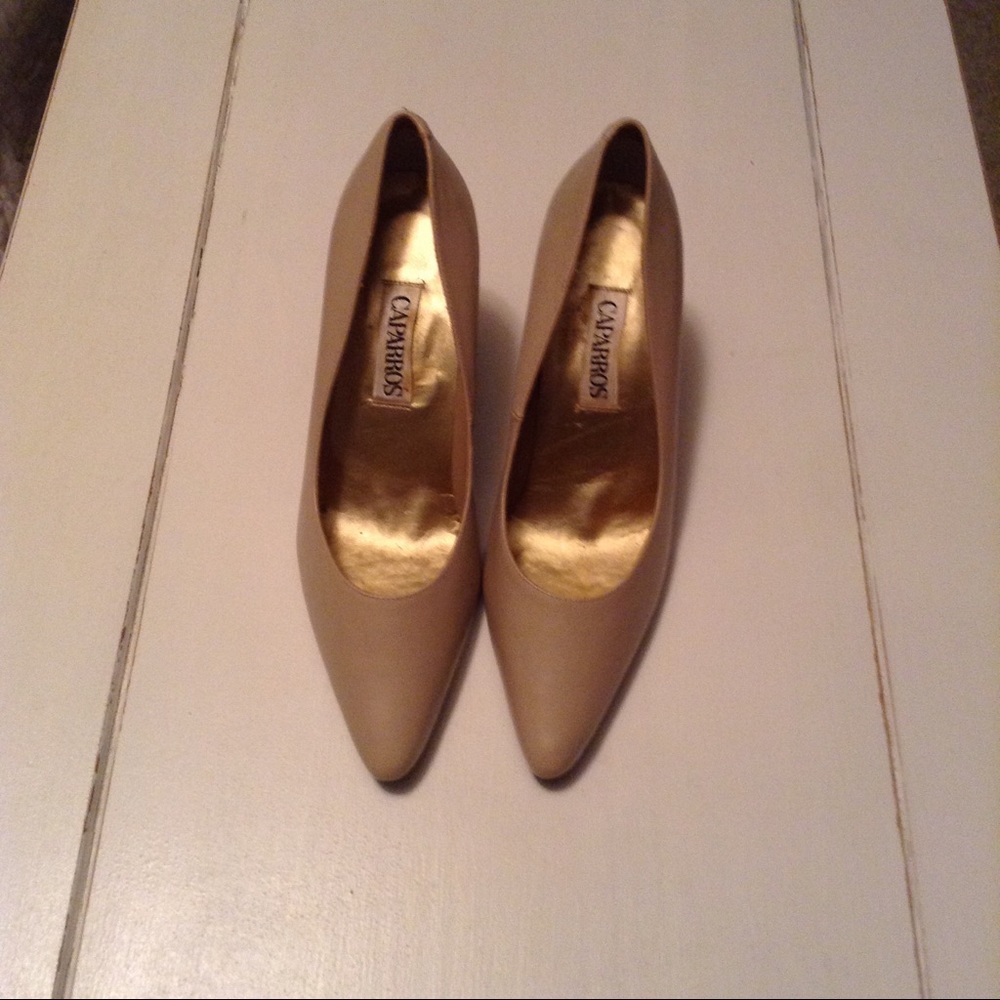 Beautiful Nude Color Sculpted Heel Pumps SZ. 9 M